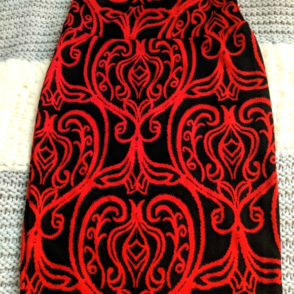 Lularoe Sexy Swirled Design Cassie - Picture 1 of 2